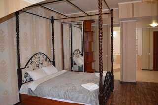 Отель SunLake Hotel Osokorki Киев Люкс с видом на озеро-1