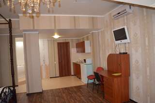 Отель SunLake Hotel Osokorki Киев Люкс с видом на озеро-2