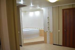 Отель SunLake Hotel Osokorki Киев Люкс с видом на озеро-4